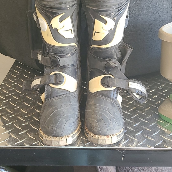 Youth Size 1 Thor Quadrant Riding Boots